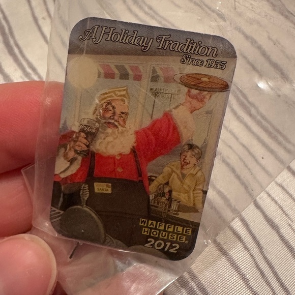 NEW Waffle House Vintage Christmas 2012 Collectable Pin - Picture 1 of 2